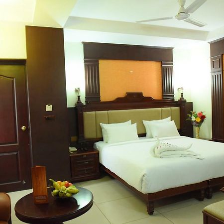 فندق Tiruchirappalliفي  Chendhoor Residency المظهر الخارجي الصورة
