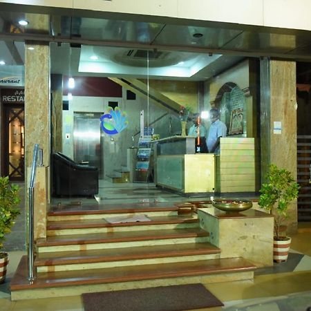 فندق Tiruchirappalliفي  Chendhoor Residency المظهر الخارجي الصورة