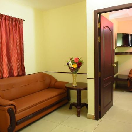 فندق Tiruchirappalliفي  Chendhoor Residency المظهر الخارجي الصورة