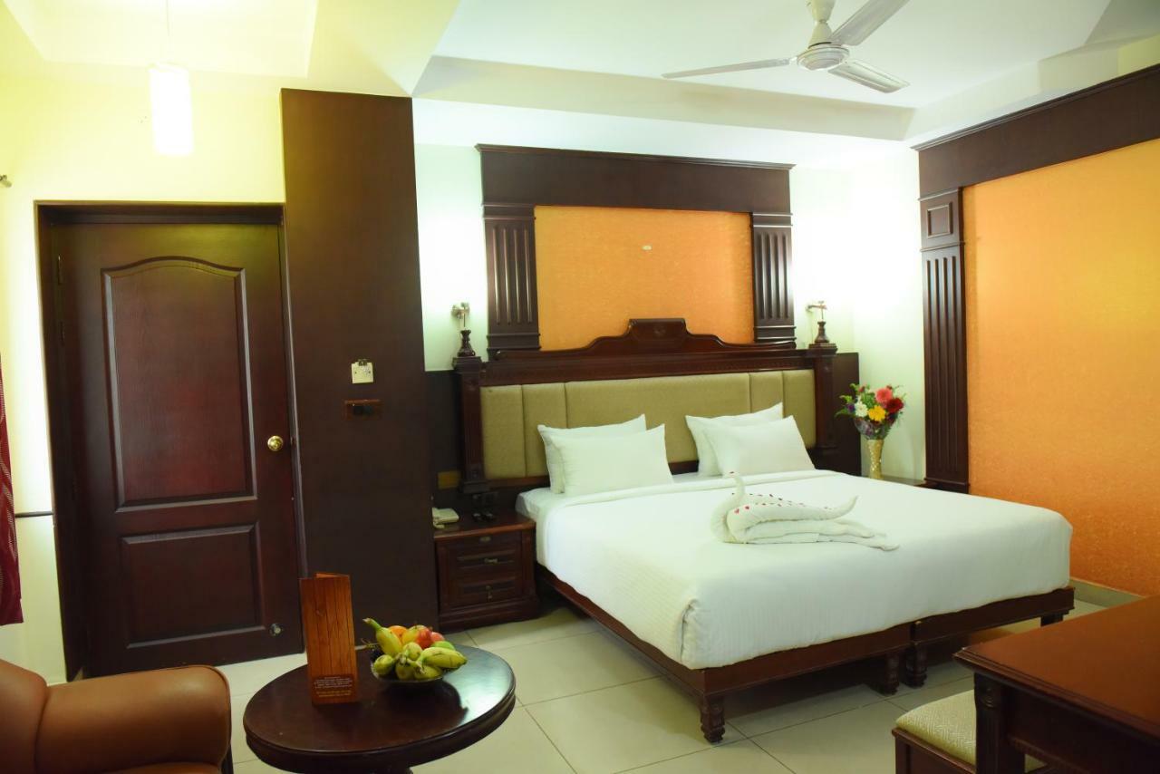 فندق Tiruchirappalliفي  Chendhoor Residency المظهر الخارجي الصورة