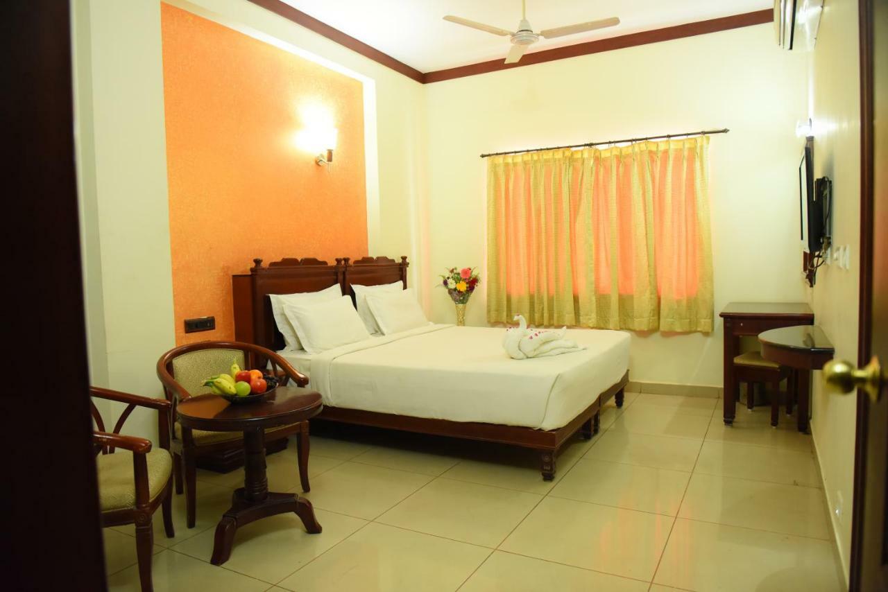 فندق Tiruchirappalliفي  Chendhoor Residency المظهر الخارجي الصورة