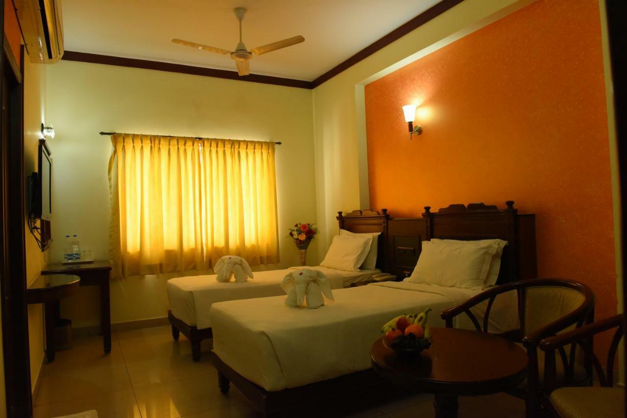فندق Tiruchirappalliفي  Chendhoor Residency المظهر الخارجي الصورة