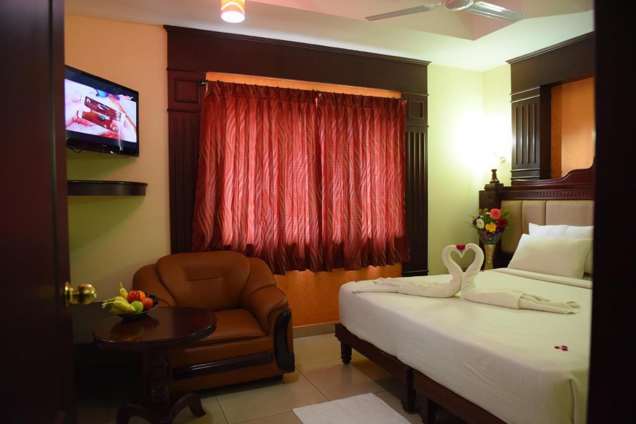 فندق Tiruchirappalliفي  Chendhoor Residency المظهر الخارجي الصورة