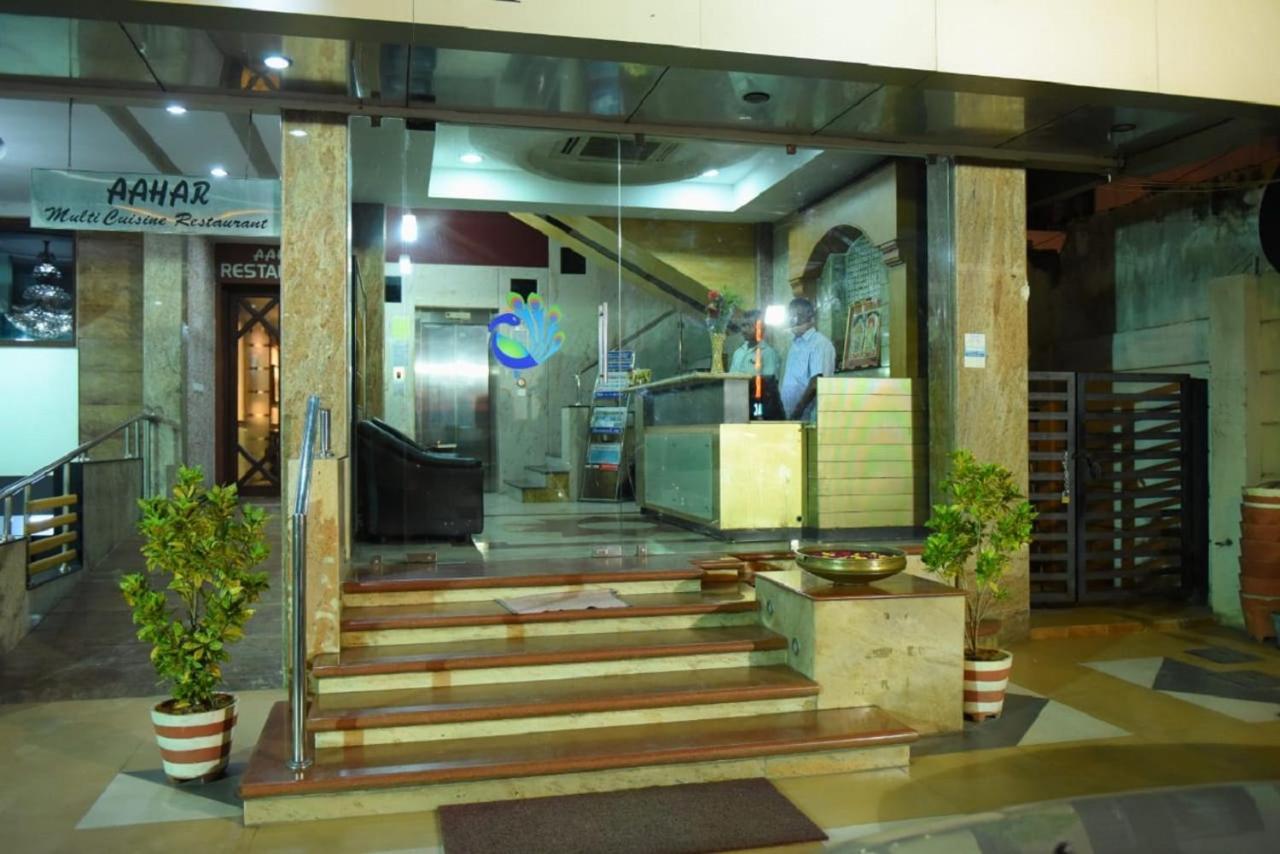 فندق Tiruchirappalliفي  Chendhoor Residency المظهر الخارجي الصورة